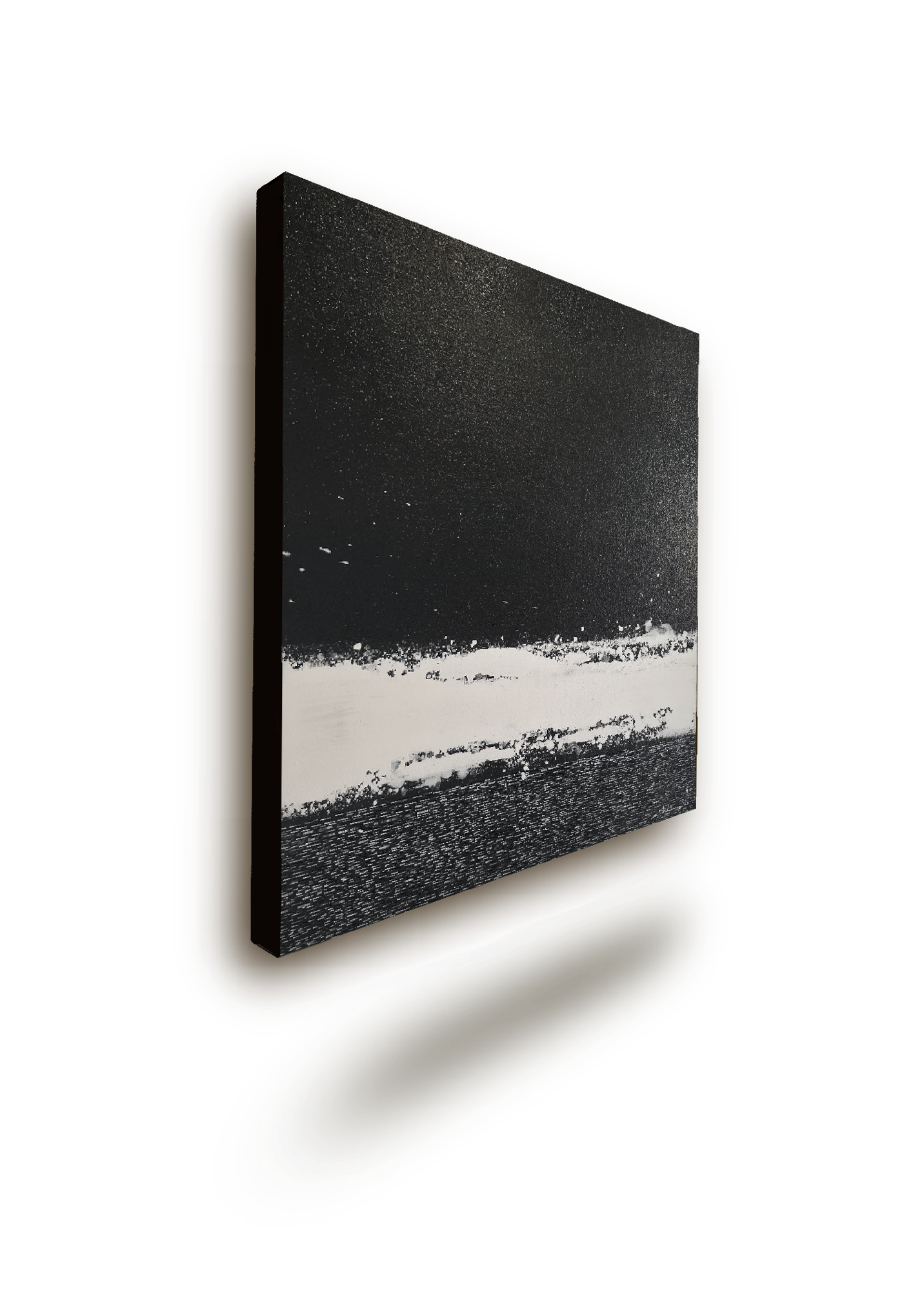 Cœur de Carbone — Peinture abstraite contemporaine de Chatti Karim. Vue de profil révélant l'épaisseur du châssis 3D et la rugosité des textures noires et blanches. Effets de matière, acrylique et médiums sur toile. Collection L'Invisible.